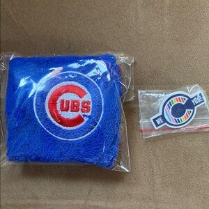 Chicago Cubs 🌈 Wristband and Pin Set